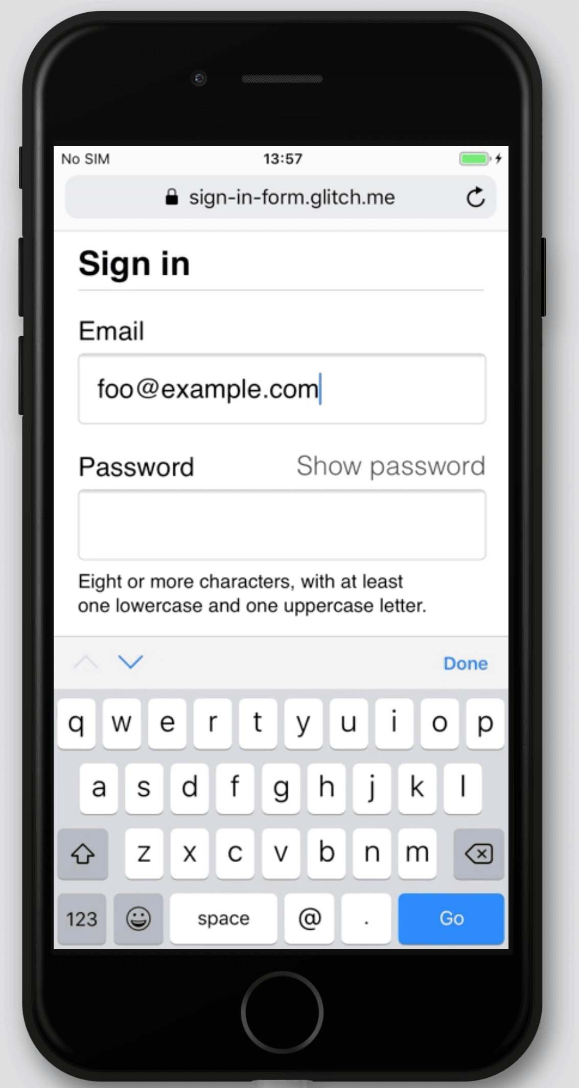 صفحه کلید ایمیل پیش‌فرض در iOS.