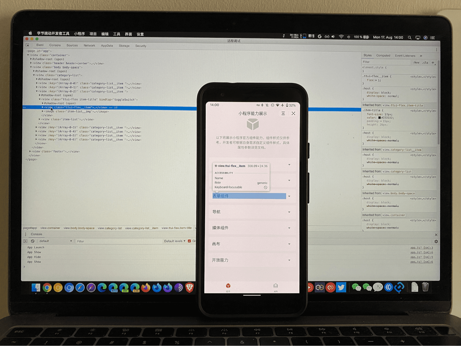 노트북에서 실행되는 ByteDance DevTools 디버거가 UI의 일부를 강조 표시하는 미니 앱이 실행되는 휴대전화